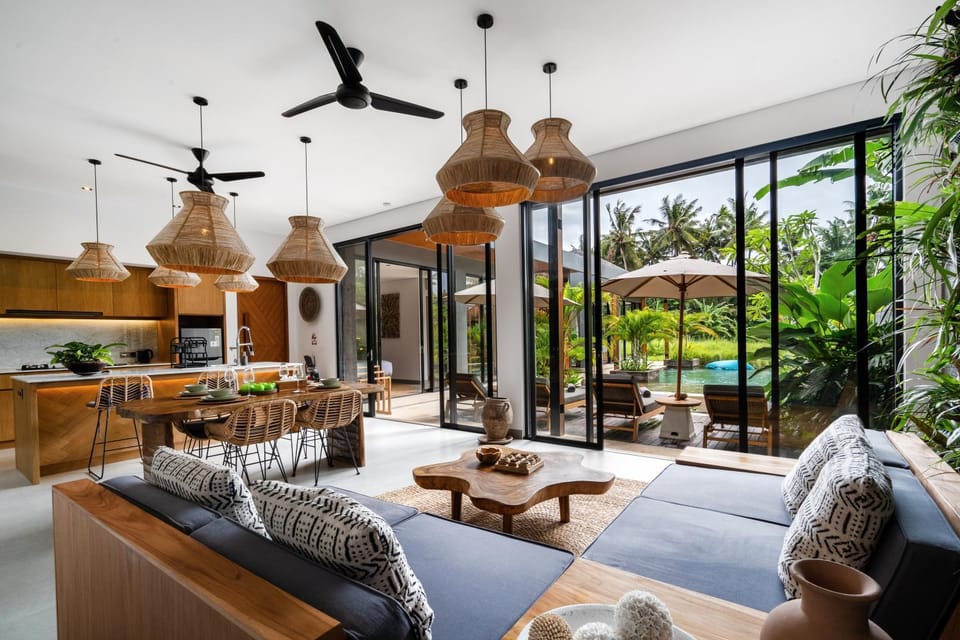 Kitchen or kitchenette, Living room, Seating area, kitchen
