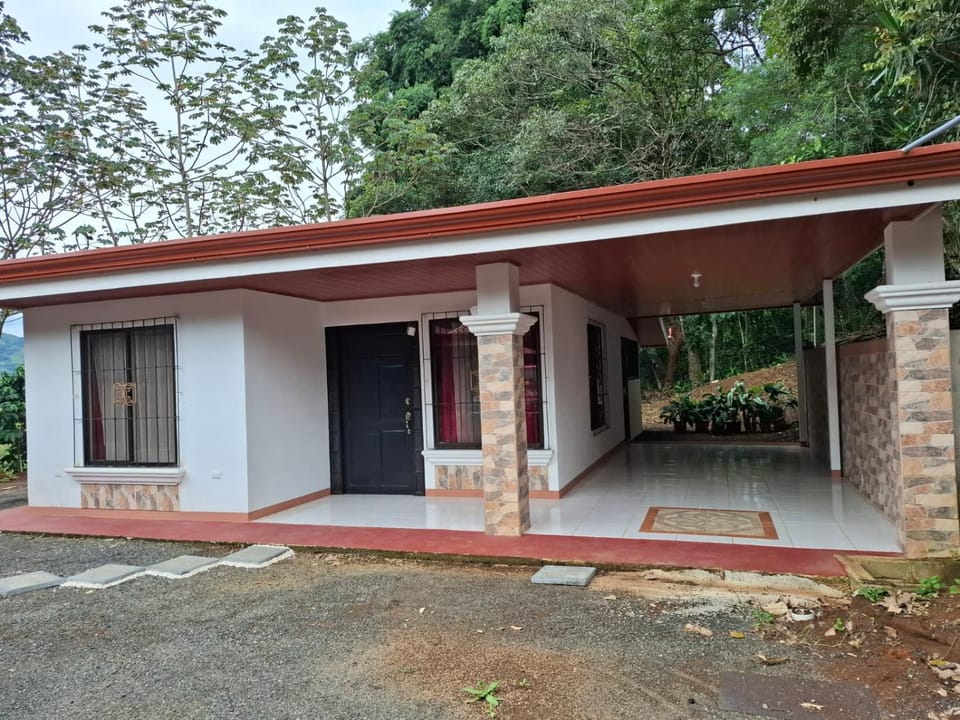 Casa las Orquideas Atenas Apartment in San José Province