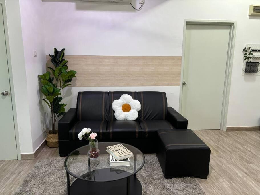 Mount Austin #Akademik Suite Modern Style 1-3Pax Apartment in Johor Bahru