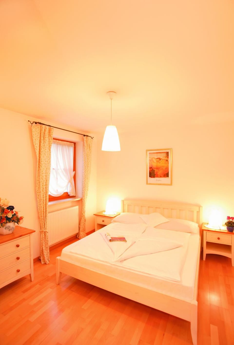 Day, Photo of the whole room