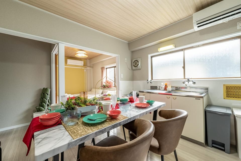 Kitchen or kitchenette, Living room, Seating area, Dining area, minibar