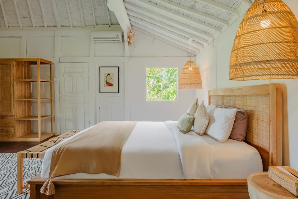Bed, Bedroom, air conditioner