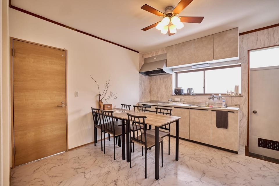 Kitchen or kitchenette, Dining area, stove