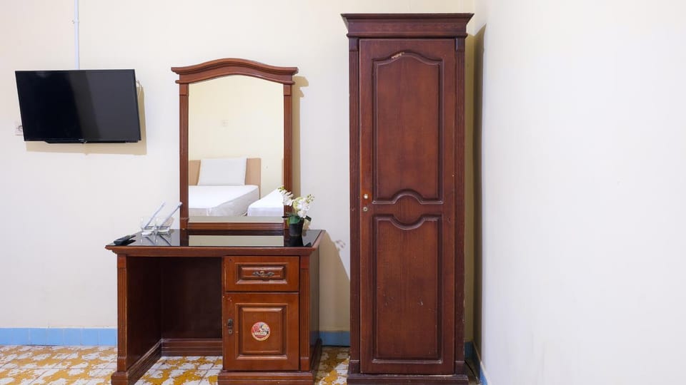 Photo of the whole room, wardrobe