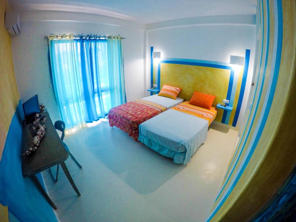 Photo of the whole room, air conditioner