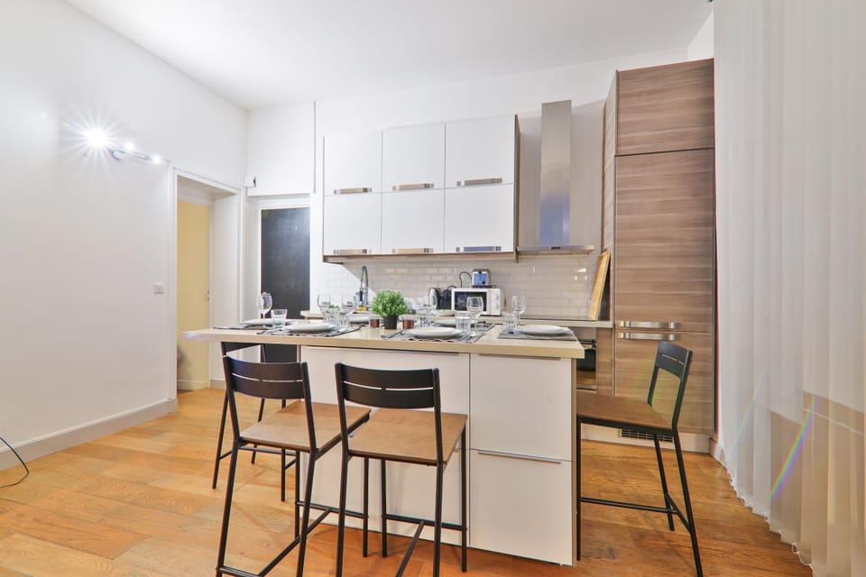 Kitchen or kitchenette, Dining area, oven, stove