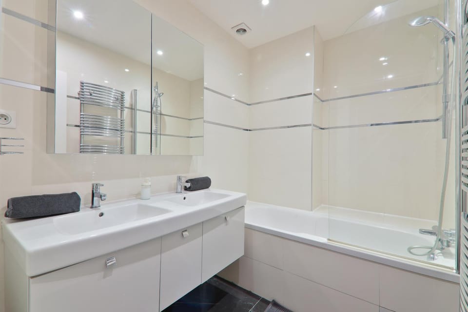 Bathroom, towels