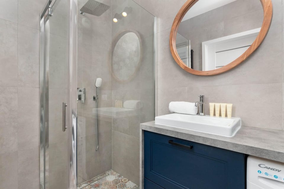 Shower, Bathroom, towels