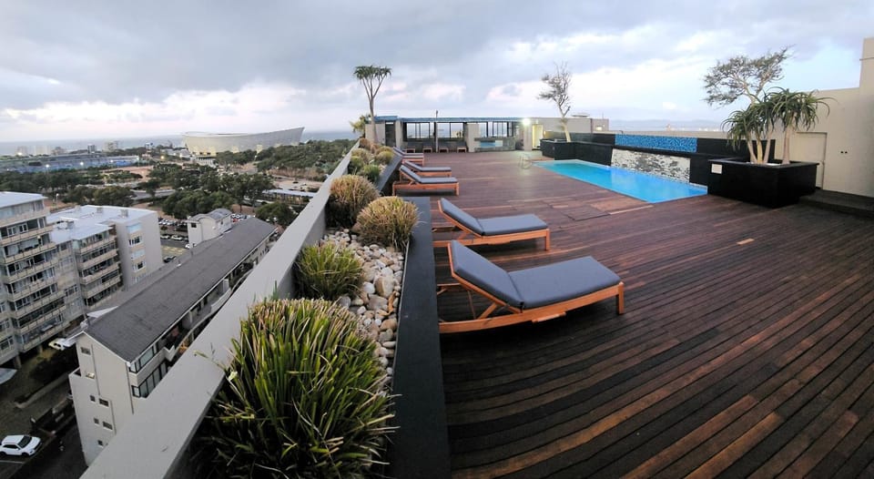 Cape Royale 4BED Suite Apartment in Cape Town