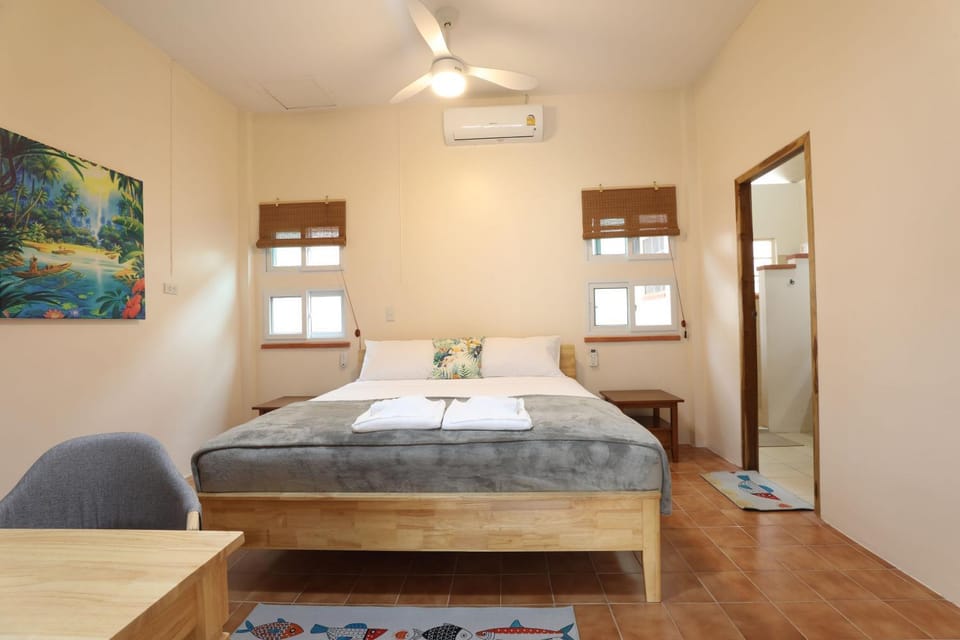 Bed, Photo of the whole room, Bedroom, air conditioner