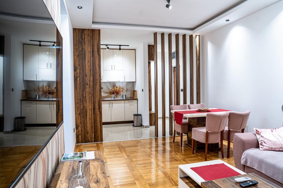 Kitchen or kitchenette, Living room, Seating area, Dining area