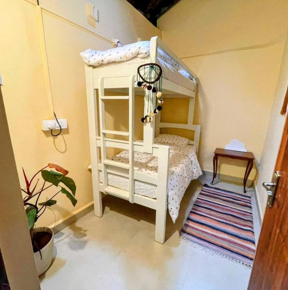 Bedroom, bunk bed