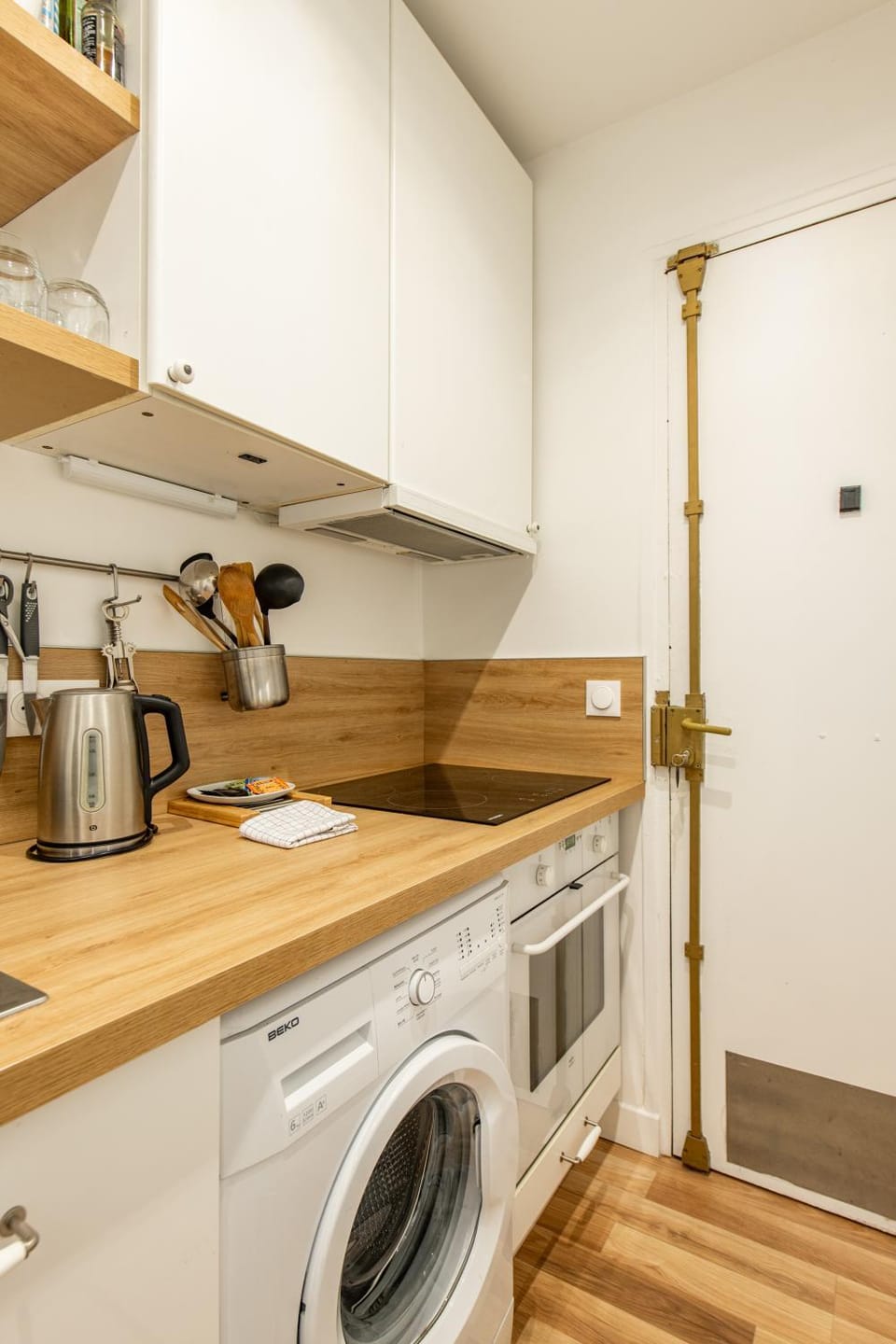 Kitchen or kitchenette, dishwasher, stove, washing machine