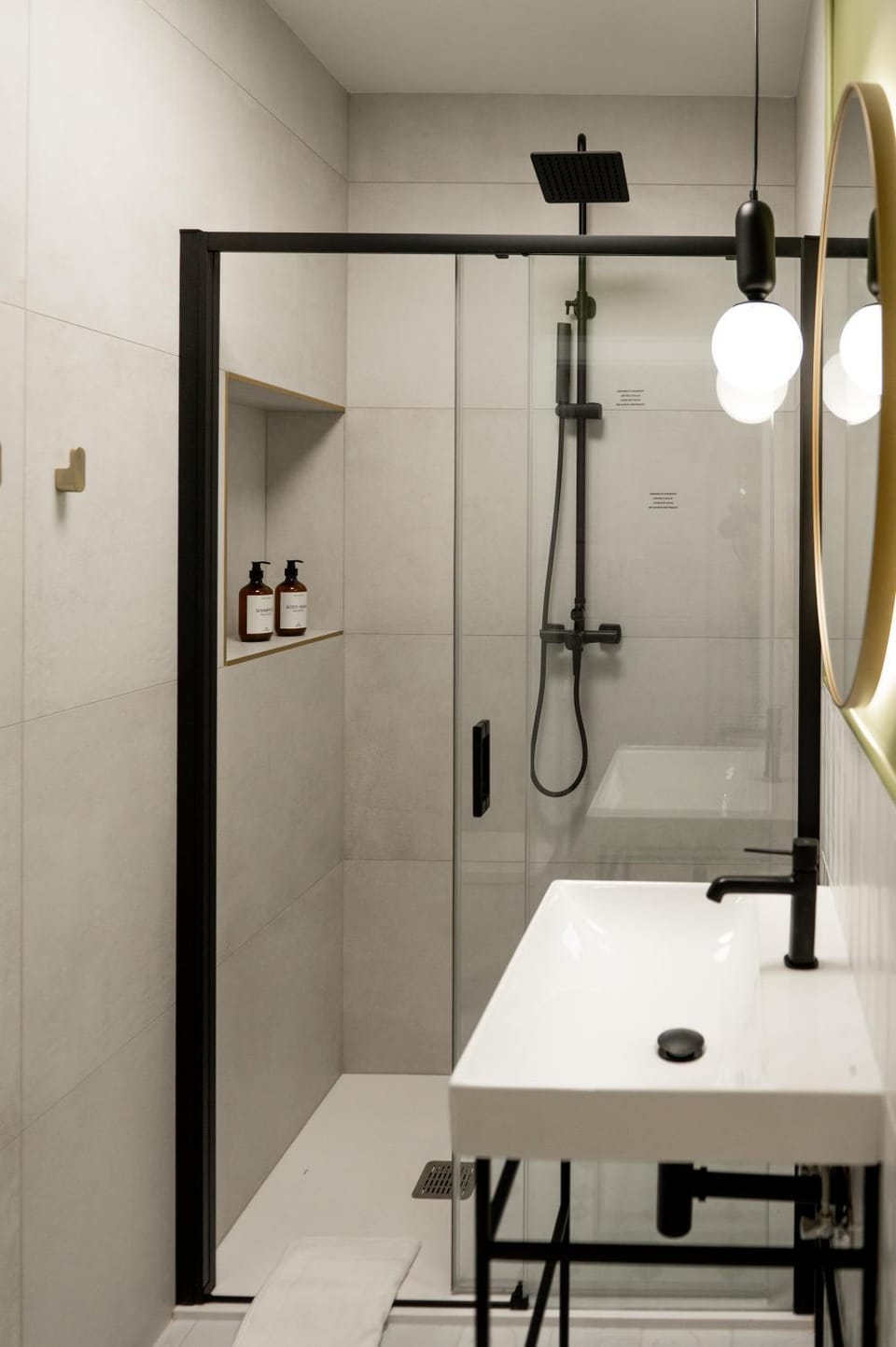 Shower, Bathroom, towels