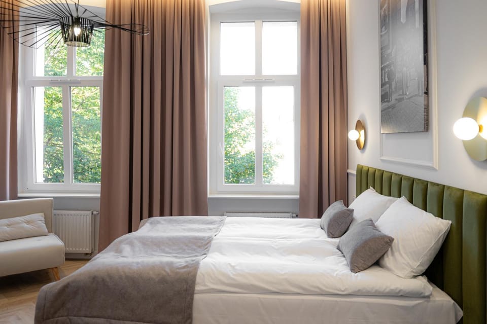 Bed, Natural landscape, TV and multimedia, Coffee/tea facilities, Photo of the whole room, Tennis court, Evening entertainment, Bedroom, City view, Garden view, Breakfast, Drinks, cot, Parking, internet, internet, pet friendly, wardrobe, washing machine, acessibility