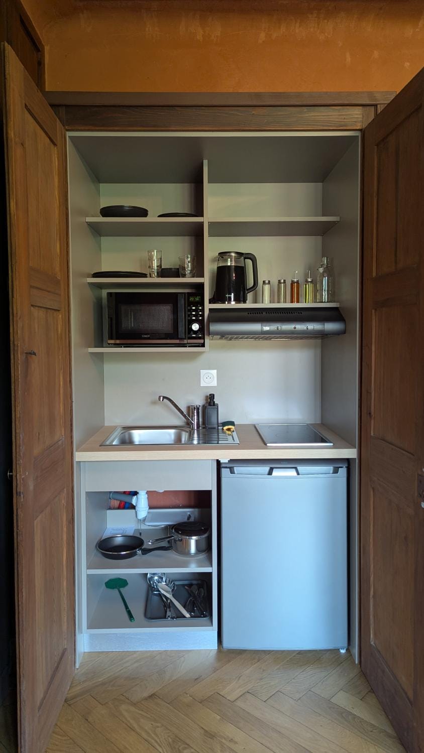 Kitchen or kitchenette