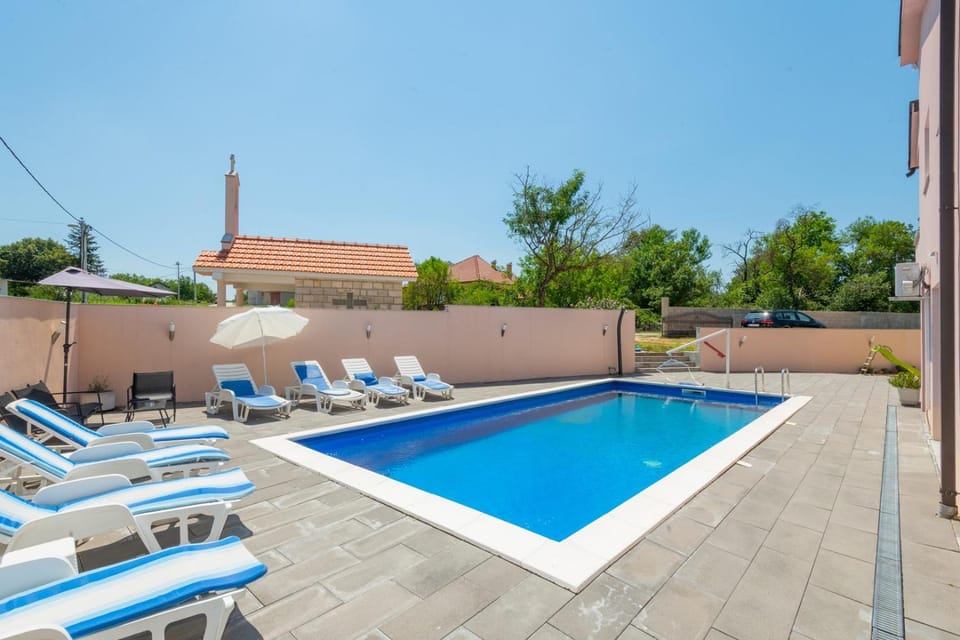 Day, Pool view, Swimming pool, sunbed