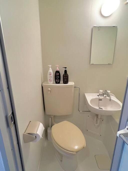 新宿区 駅から徒歩3分 新宿 六本木 築地直通 最大4名 32平米 302 Apartment in Shinjuku