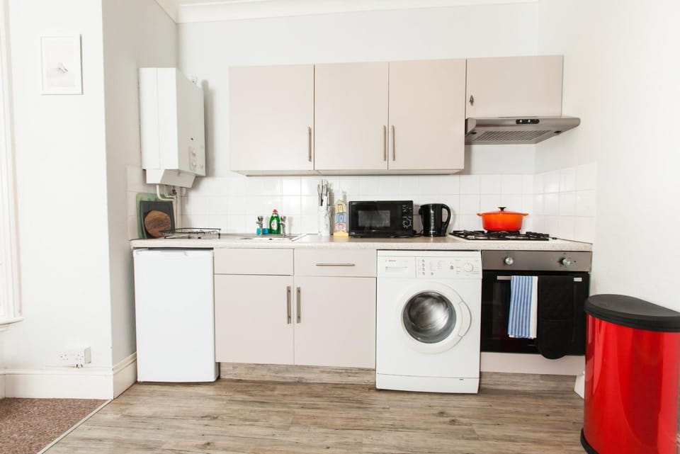 Coffee/tea facilities, Kitchen or kitchenette, dishwasher, microwave, oven, stove, toaster, washing machine