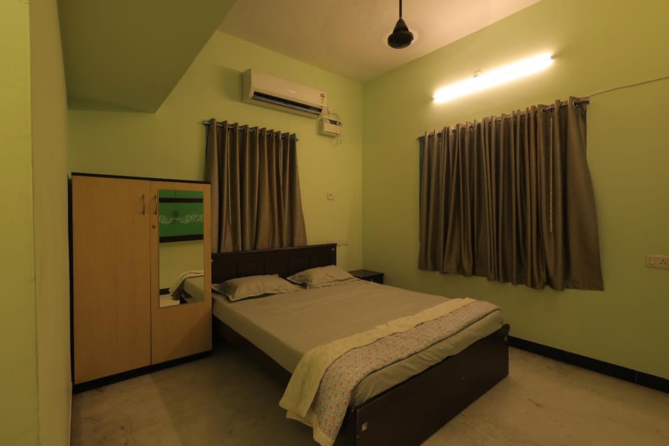 Bed, Bedroom