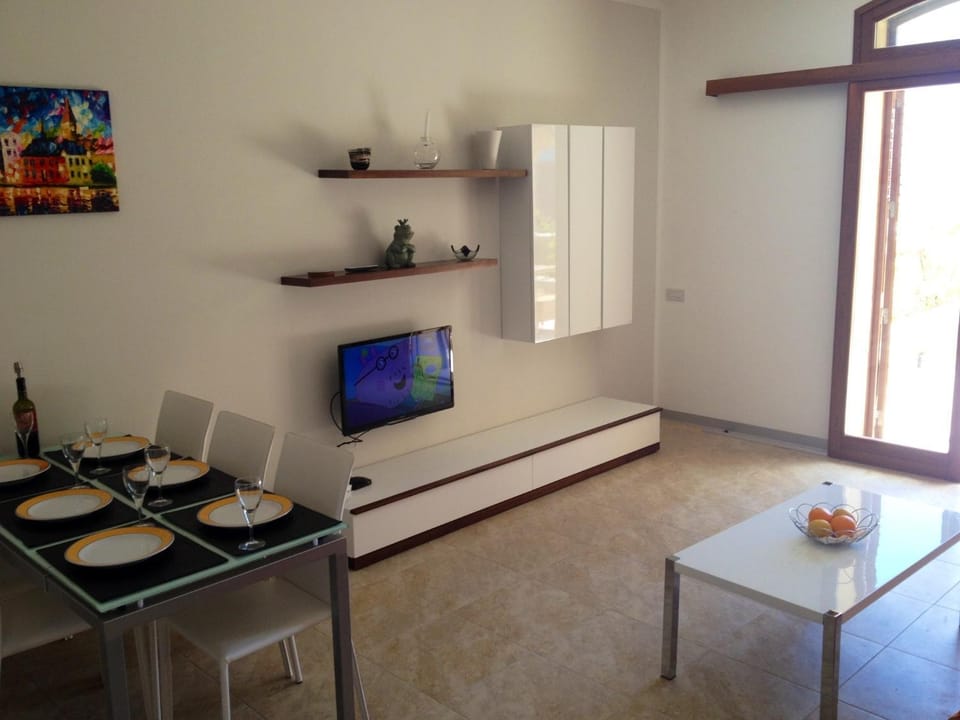 TV and multimedia, Living room, Dining area