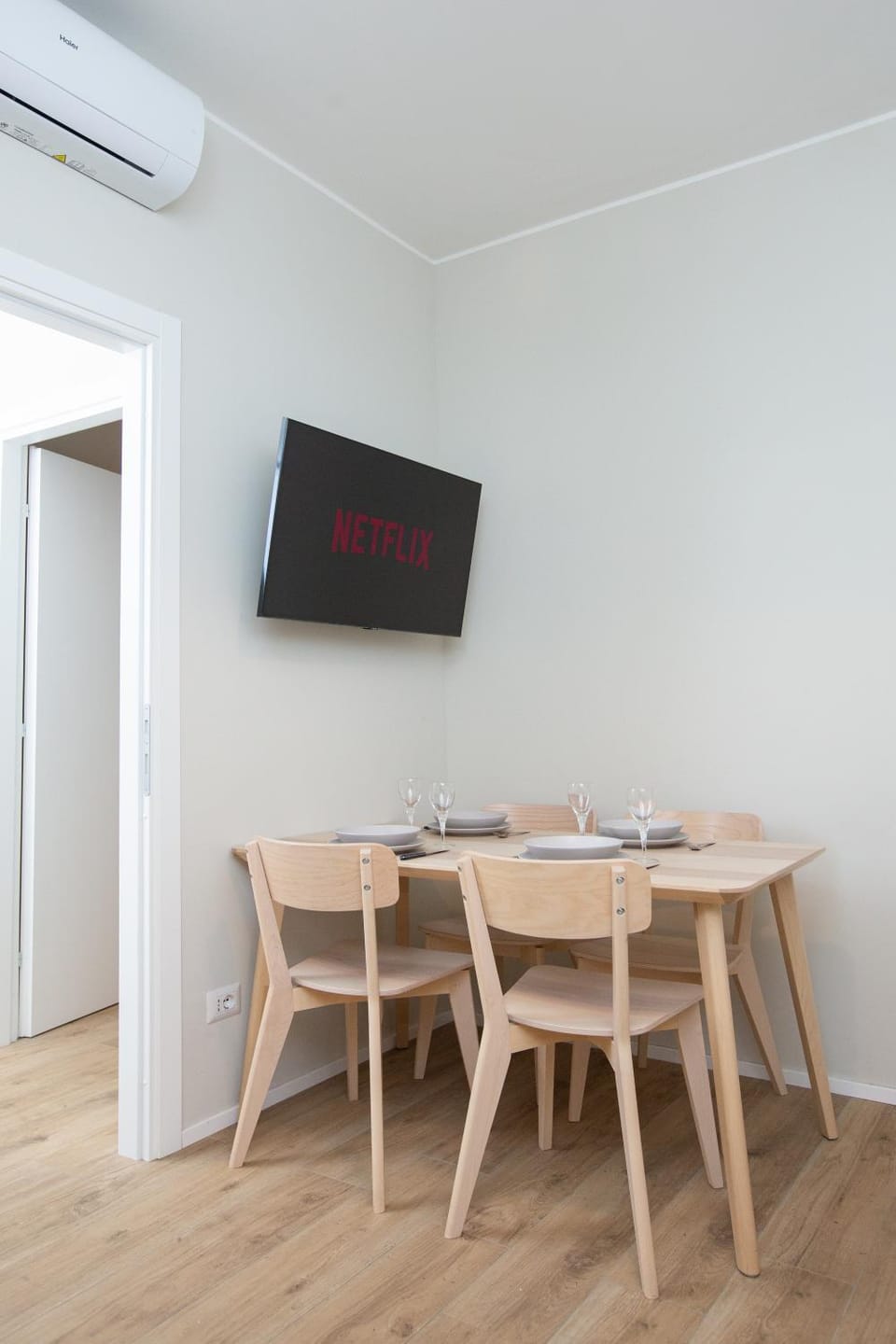 TV and multimedia, Dining area