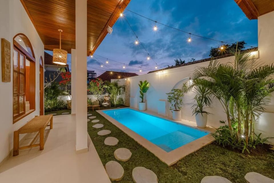 Villa KÂLYANA - NEW Tropical & Modern 3BR Central - Beach Canggu Villa in North Kuta