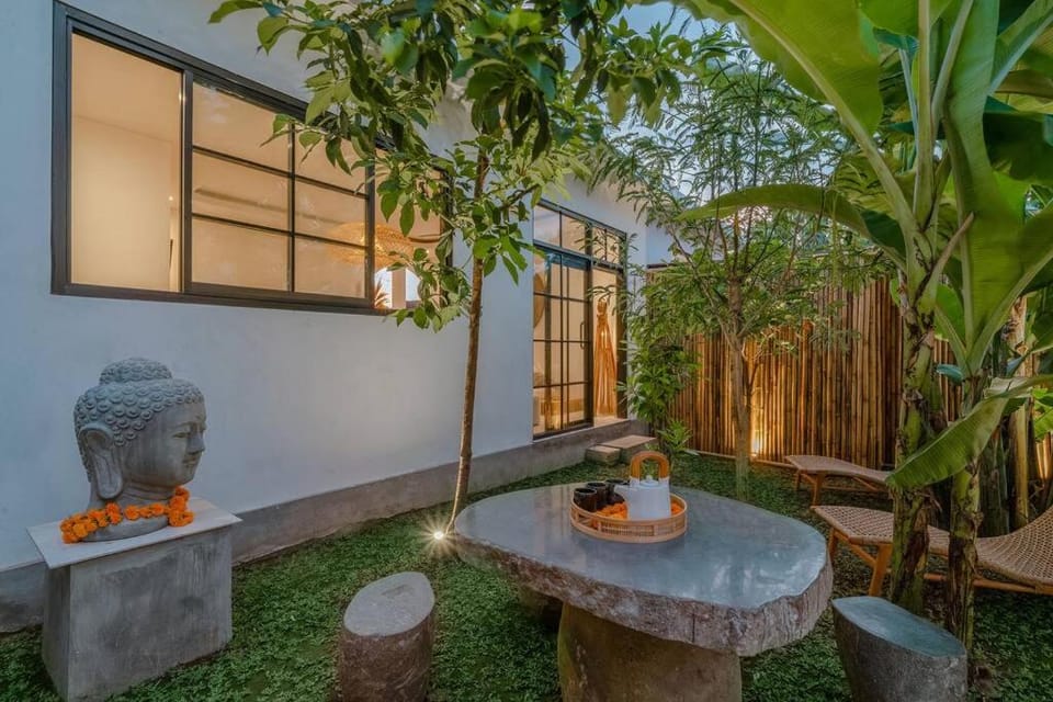 Villa KÂLYANA - NEW Tropical & Modern 3BR Central - Beach Canggu Villa in North Kuta