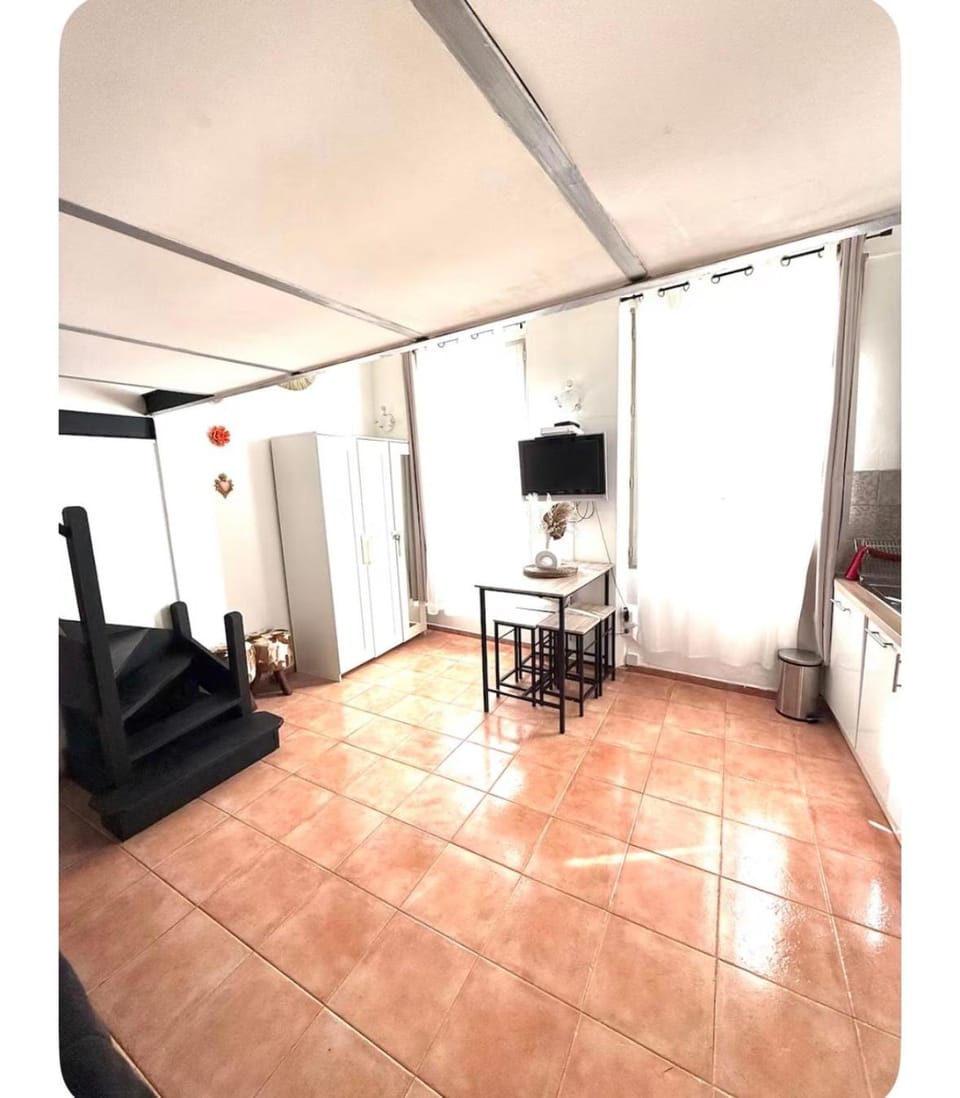 Charmant duplex lumineux avec mezzanine-clim Apartment in Marseille