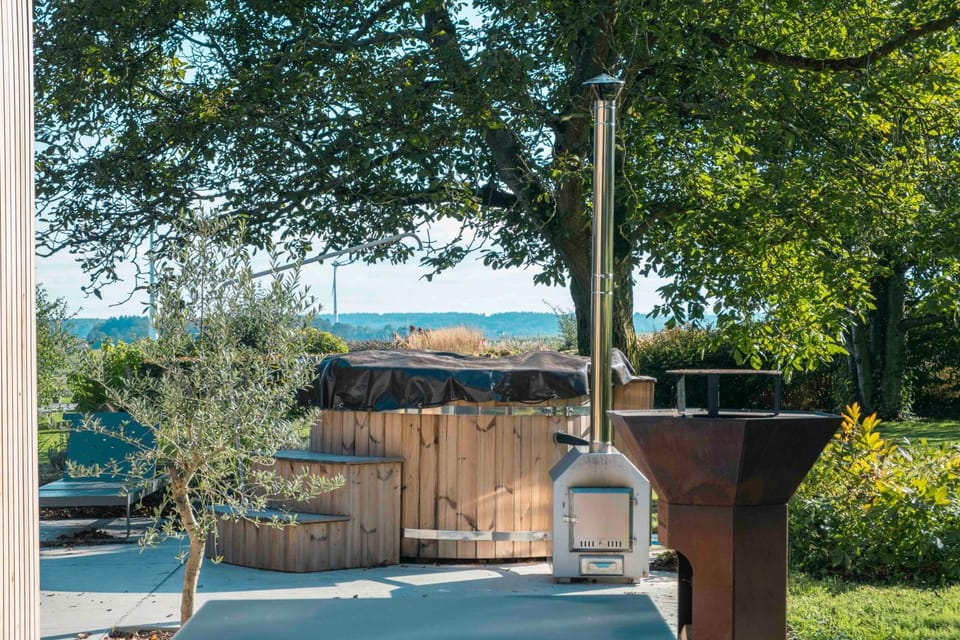 Garden, Hot Tub, Balcony/Terrace