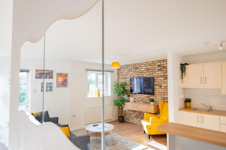 City Centre Escape with LARGE Terrace, Sleeps 7 Apartment in Galway