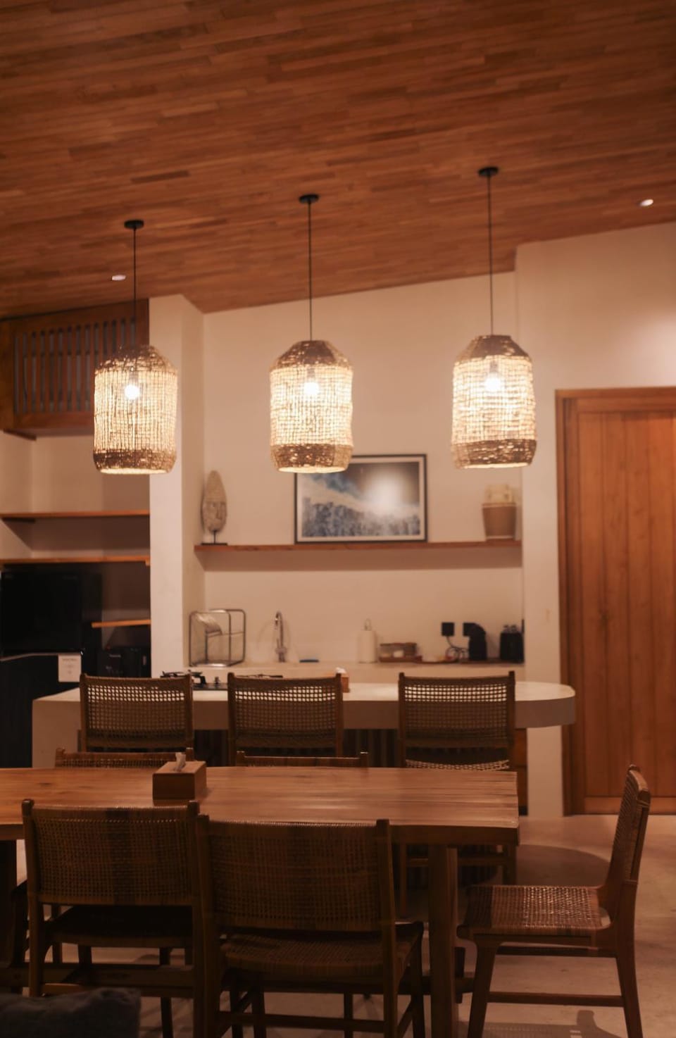 Kitchen or kitchenette, Dining area