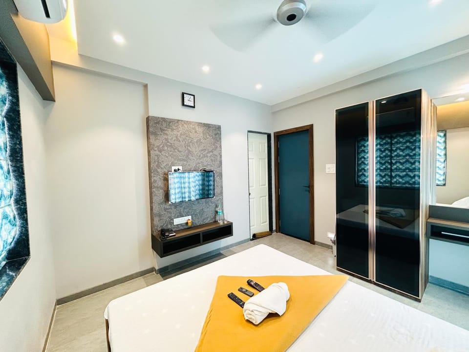 TV and multimedia, Photo of the whole room, Bedroom, towels