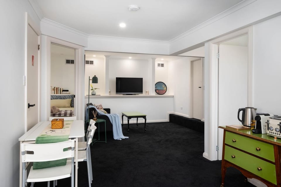 TV and multimedia, Living room, Dining area