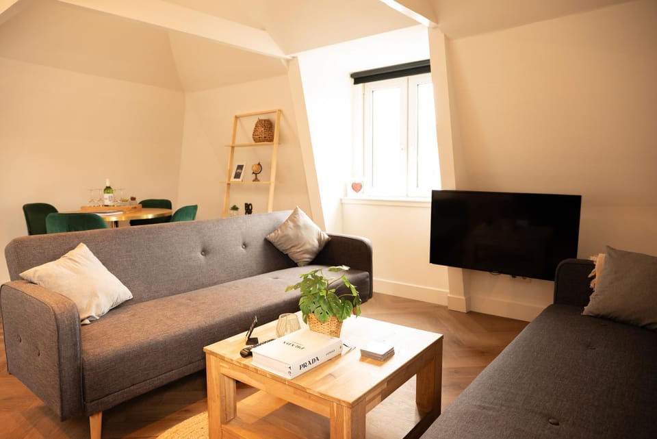 TV and multimedia, Seating area