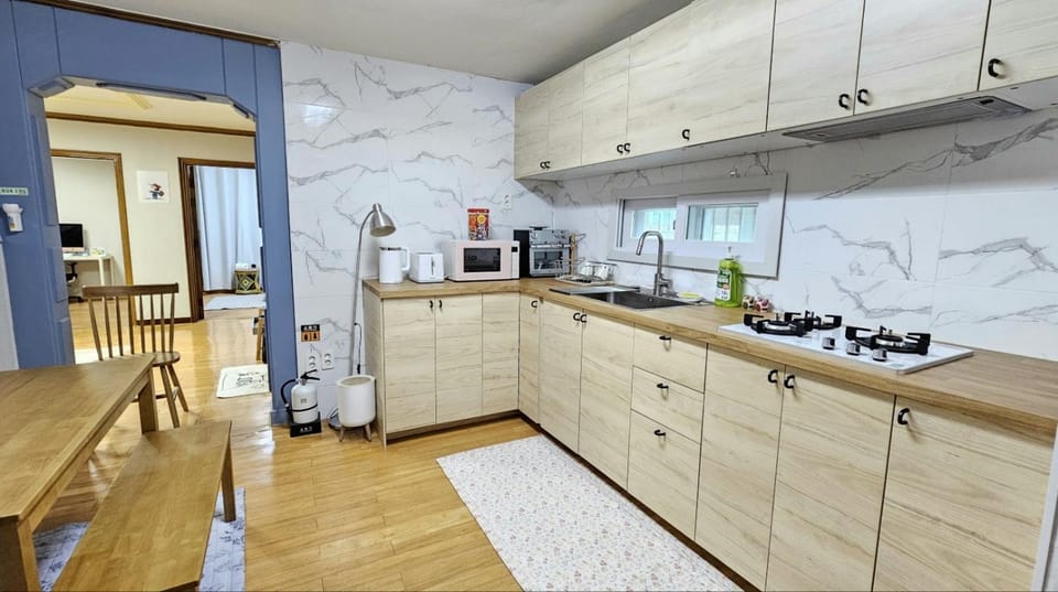 Kitchen or kitchenette, Dining area, oven, stove, toaster