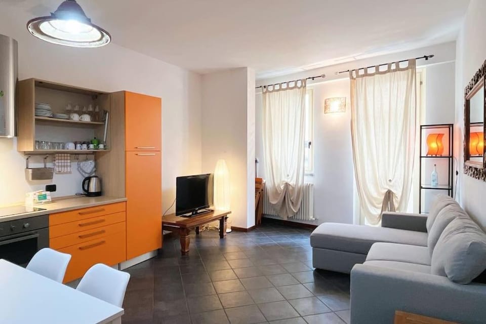 TV and multimedia, Kitchen or kitchenette, Living room, Seating area
