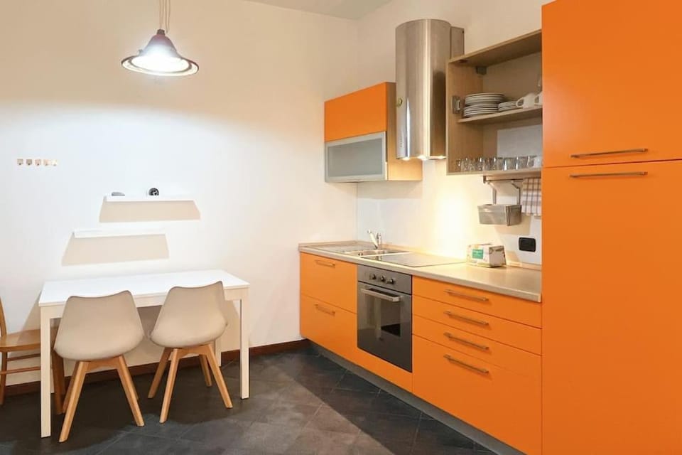 Kitchen or kitchenette, Dining area, stove