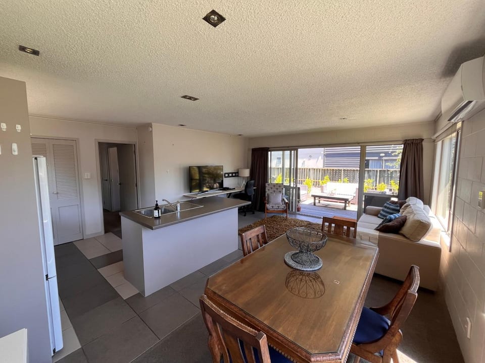 Living room, Dining area, kitchen