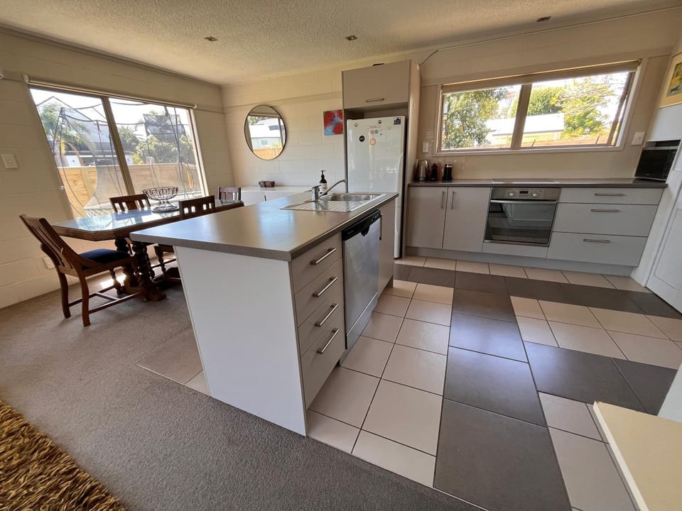 dishwasher, microwave, oven, stove, kitchen
