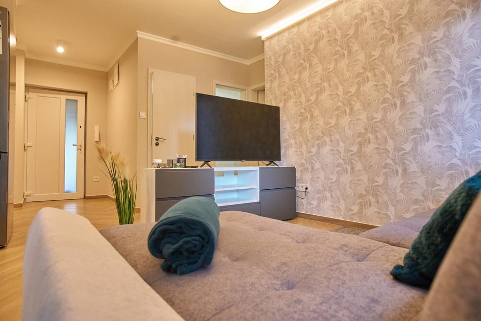 Communal lounge/ TV room, TV and multimedia, Living room, Seating area