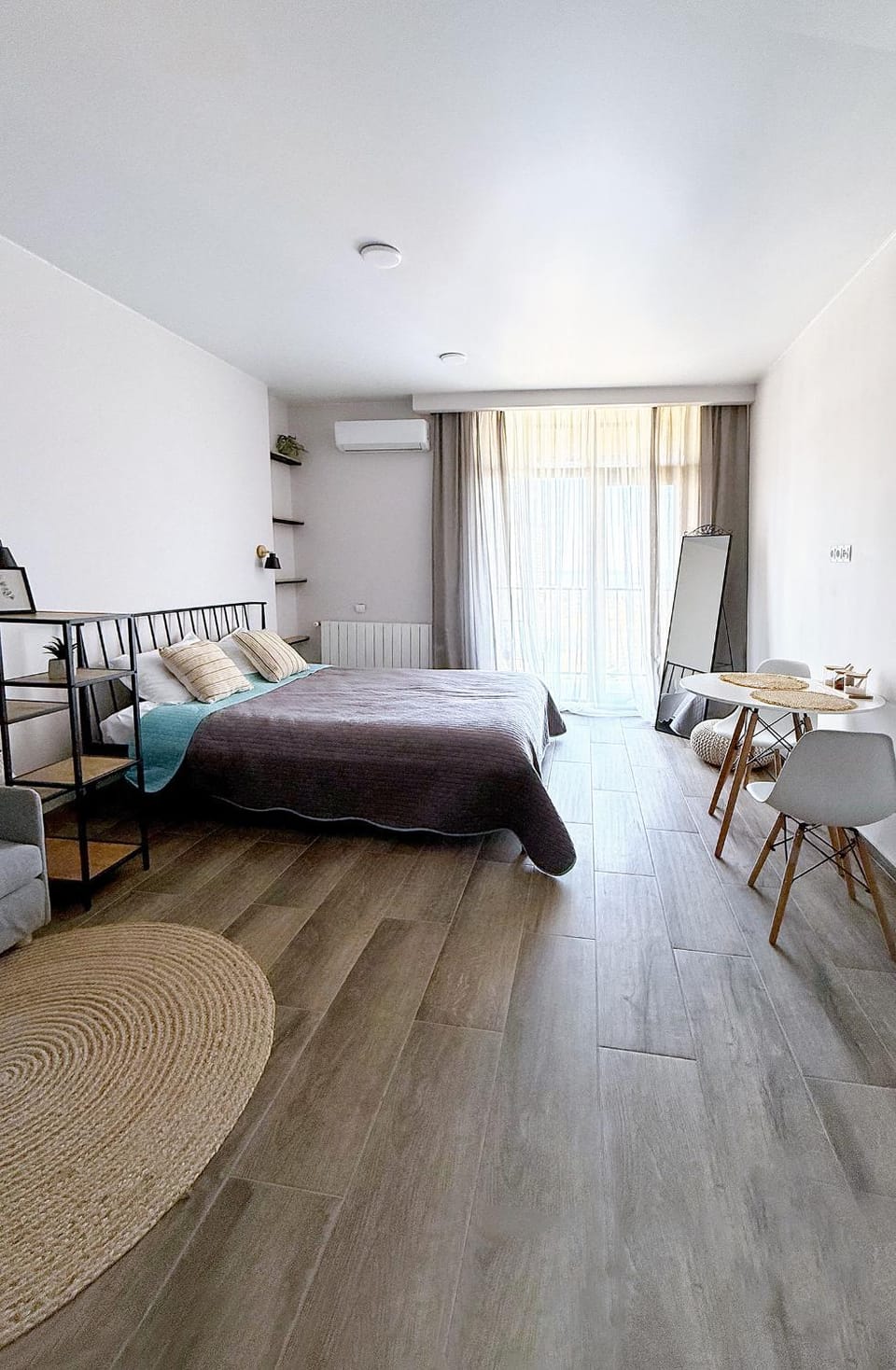 Bed, Living room, Photo of the whole room, Seating area, Bedroom