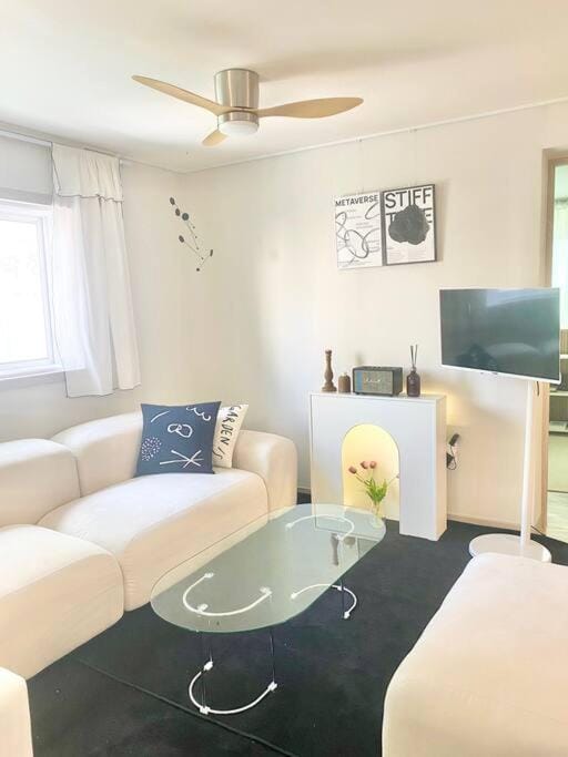 Communal lounge/ TV room, TV and multimedia, Living room, Seating area, fireplace