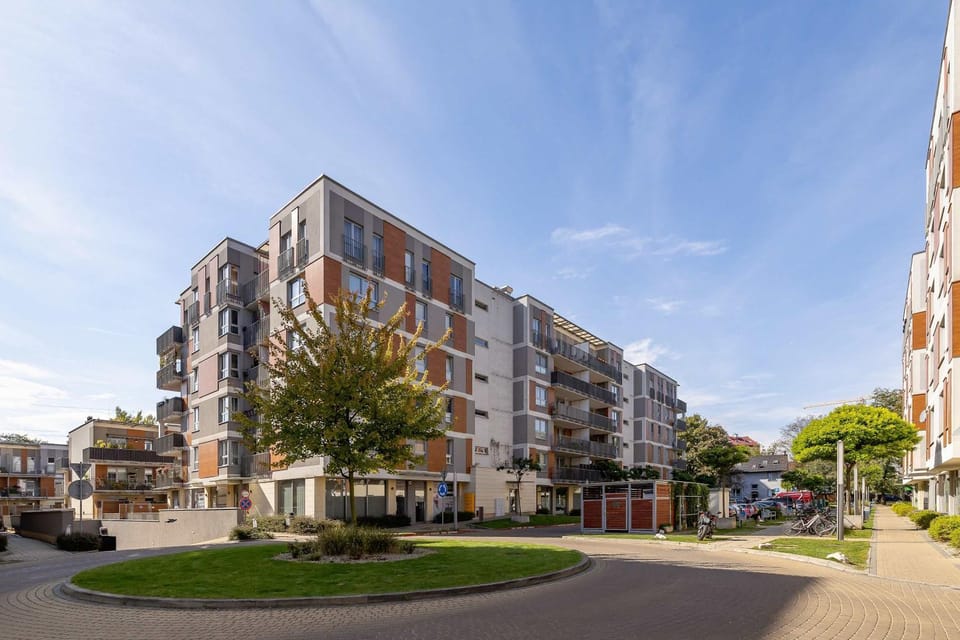 Property building, Day, Neighbourhood, Location
