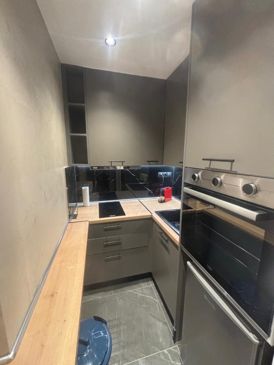 Kitchen or kitchenette, oven, stove