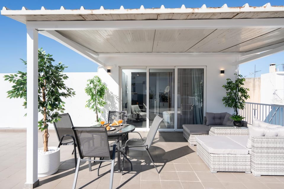 Day, View (from property/room), Balcony/Terrace, Balcony/Terrace, Dining area