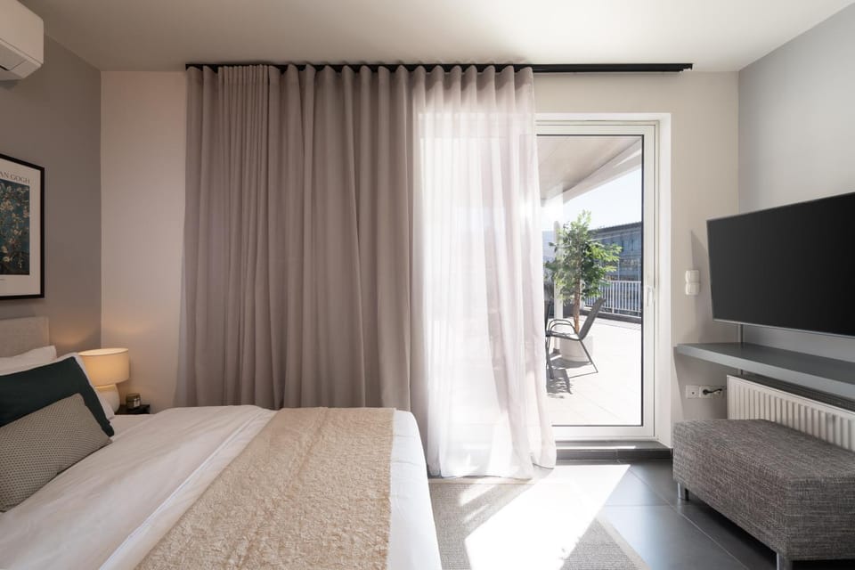 Bed, TV and multimedia, Bedroom, hair dresser, air conditioner