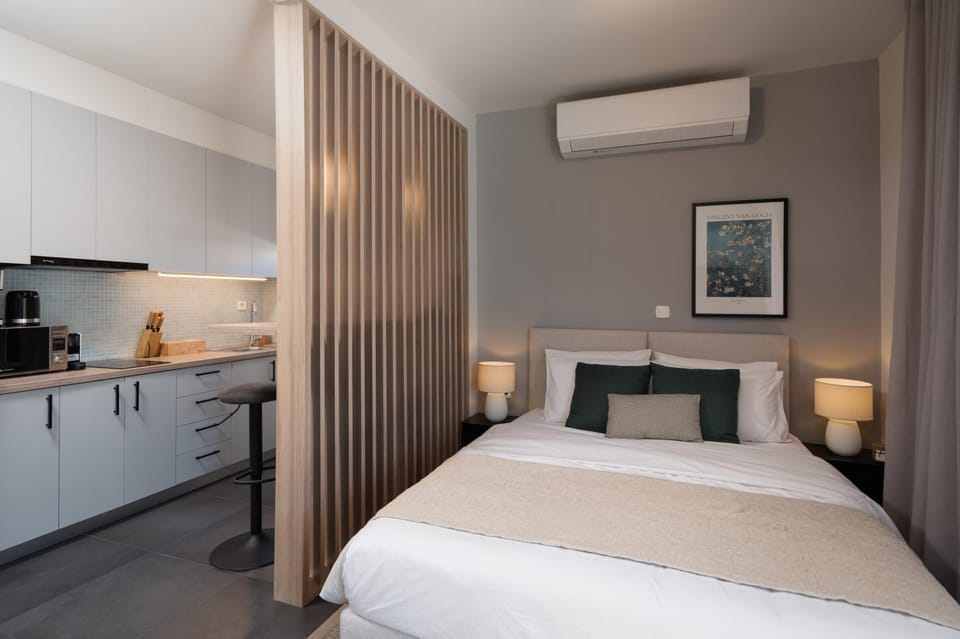 Bed, Kitchen or kitchenette, Bedroom, air conditioner