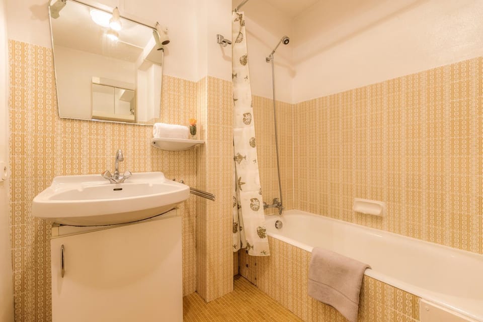 Bathroom, Bath