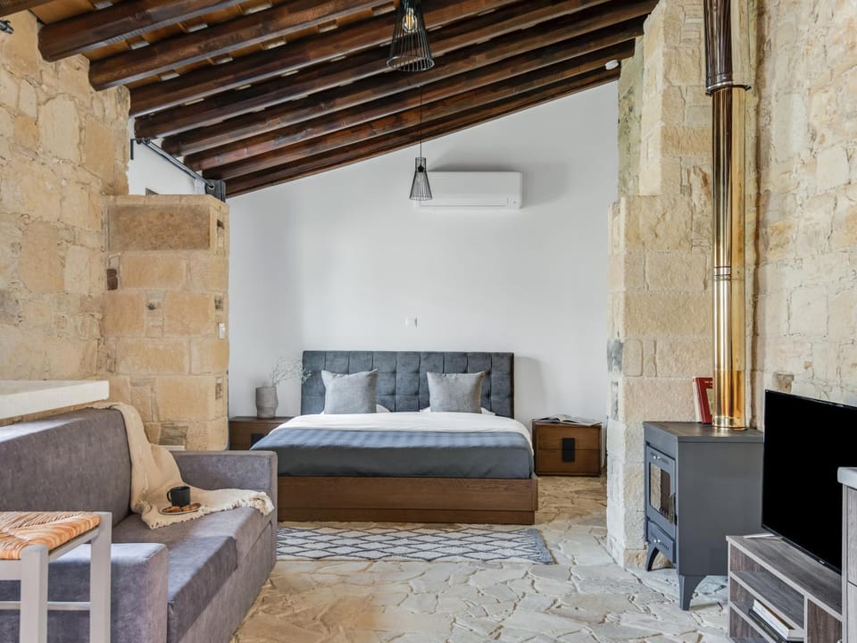 Bed, Seating area